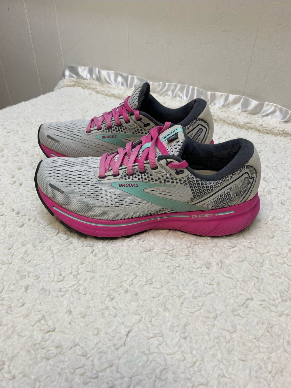 Brooks Ghost 14 Sneakers Gray Pink Running Shoes Women’s Size 8